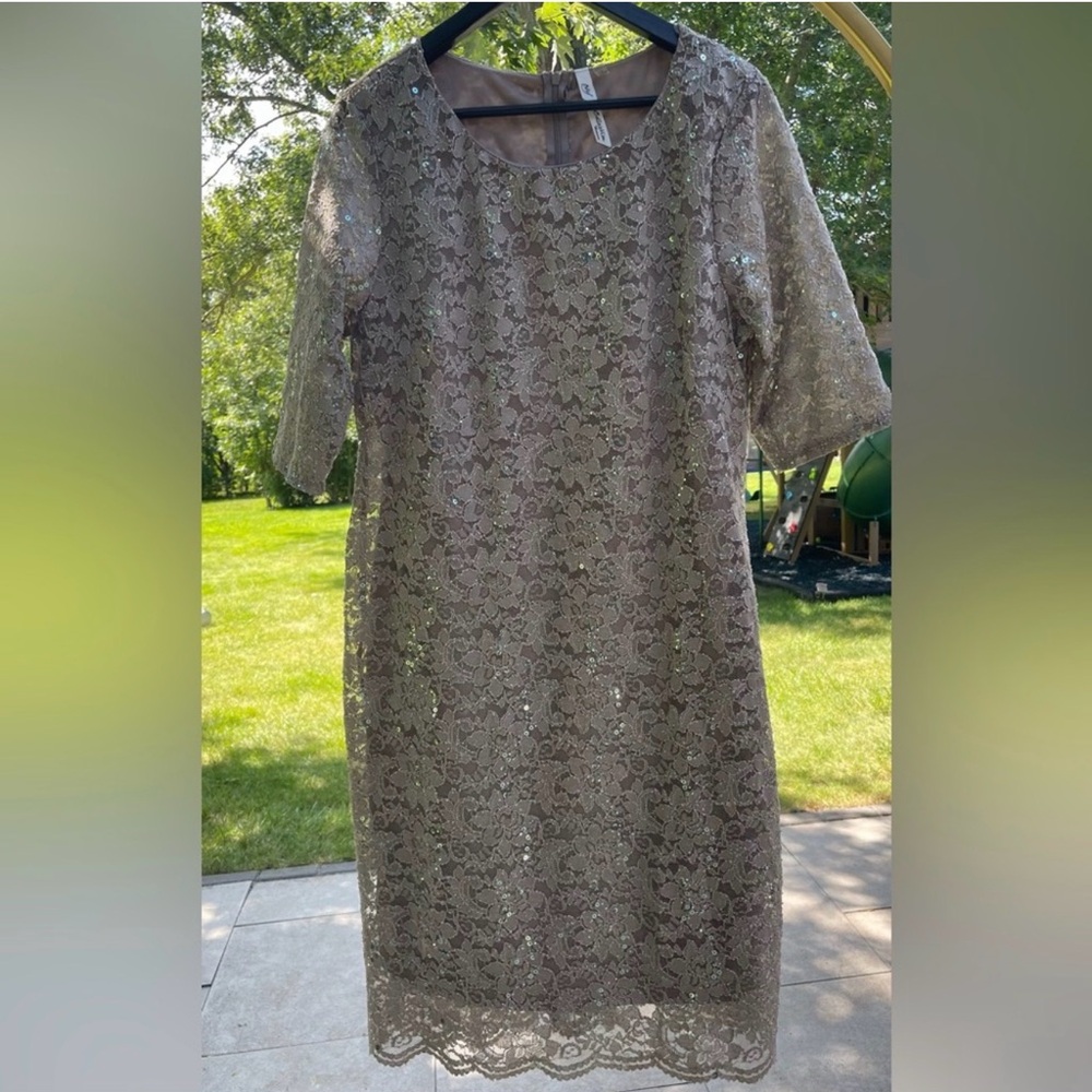 Elegant Lace Midi Dress in Taupe